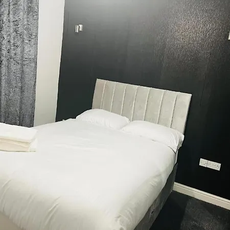 Hotel Oyo The Pleasant House 3*