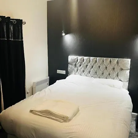 Oyo The Pleasant House Hotel Manchester