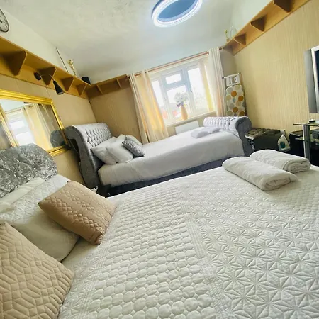 Clayton Homestay