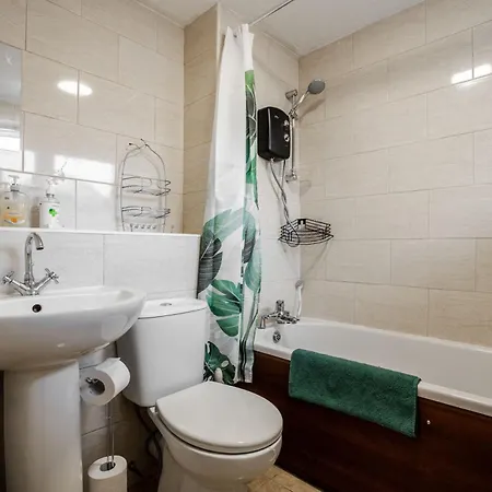 The Jade - Pool Table - Man Utd - Centre - 4bd Holiday home Manchester