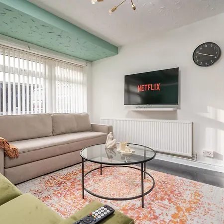 The Jade - Pool Table - Man Utd - Centre - 4bd *