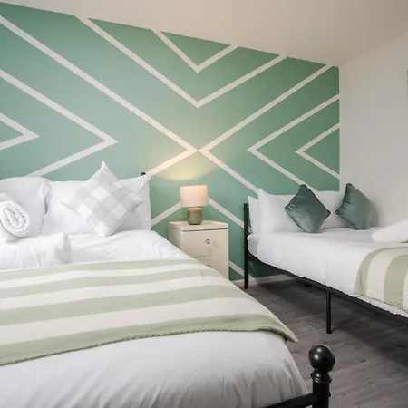 The Jade - Pool Table - Man Utd - Centre - 4bd * Manchester