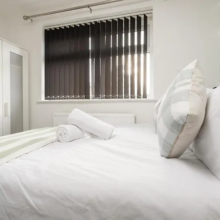 The Jade - Pool Table - Man Utd - Centre - 4bd *