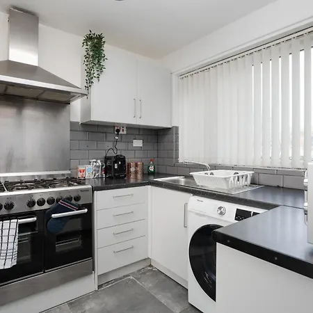 The Jade - Pool Table - Man Utd - Centre - 4bd Holiday home Manchester