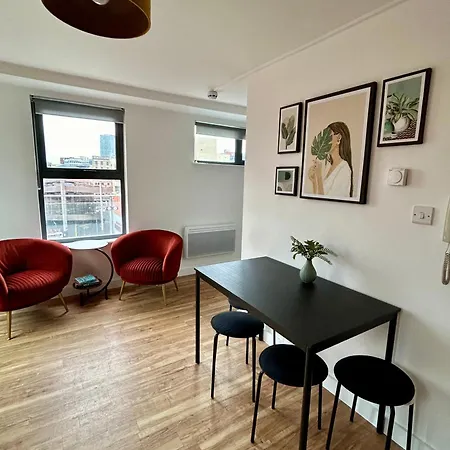 Centre 2 Bed With A Balcony Apartment Manchester