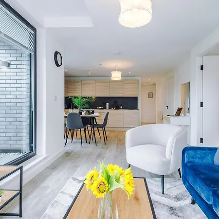 Modern In Old Trafford, Balcony, Sleeps6 Lägenhet *