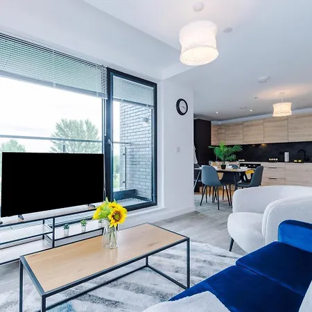 Modern In Old Trafford, Balcony, Sleeps6 *