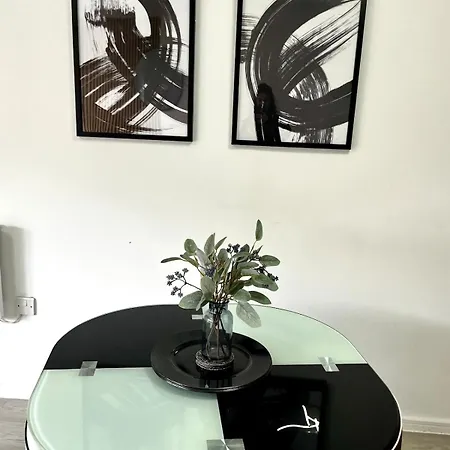 Апартаменты Serene 2-bed Flat