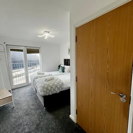 Chic 2-bed Flat - Coop Live & Ethiad Apartment