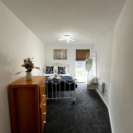 Apartment Chic 2-bed Flat - Coop Live & Ethiad