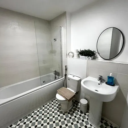 Apartment Chic 2-bed Flat - Coop Live & Ethiad