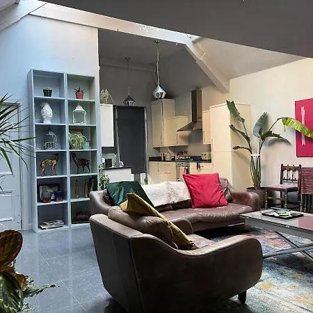 Quirky House Holiday home *