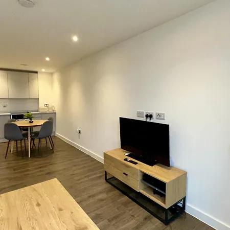 Lux Livin' - Luxury 2 Bed Penthouse Large Balcony *
