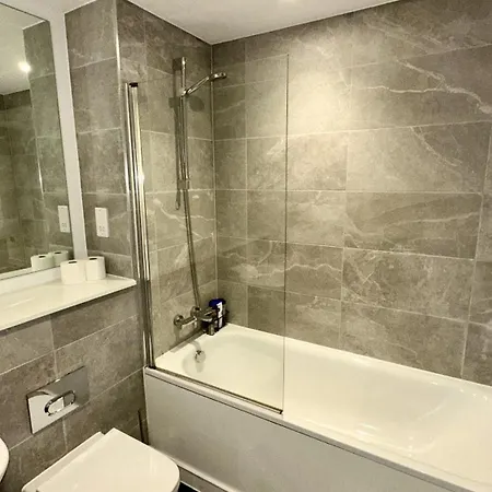Lux Livin' - Luxury 2 Bed Penthouse Large Balcony