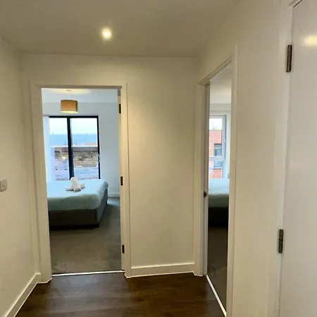 Apartment Lux Livin' - Luxury 2 Bed Penthouse Large Balcony