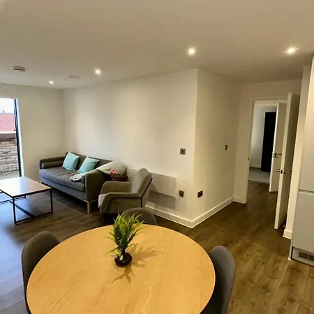 Lux Livin' - Luxury 2 Bed Penthouse Large Balcony *