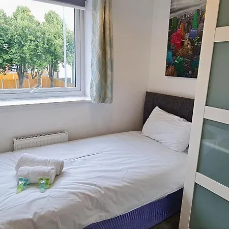 Large 4bedroom 4bathroom Townhouse By Coop Live Arena