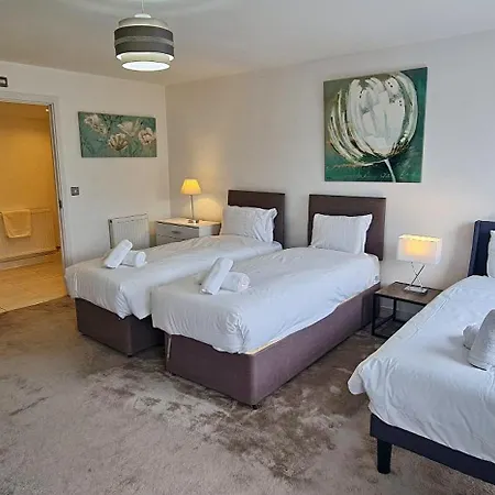 Large 4bedroom 4bathroom Townhouse By Coop Live Arena * Manchester