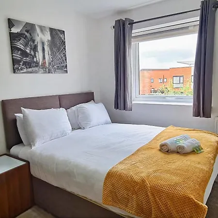 Large 4bedroom 4bathroom Townhouse By Coop Live Arena * Manchester
