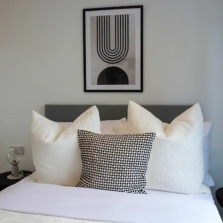 Slate 1br & Views * Manchester