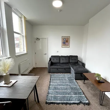 The Failsworth Collection - Stylish With Free Parking Apartment *