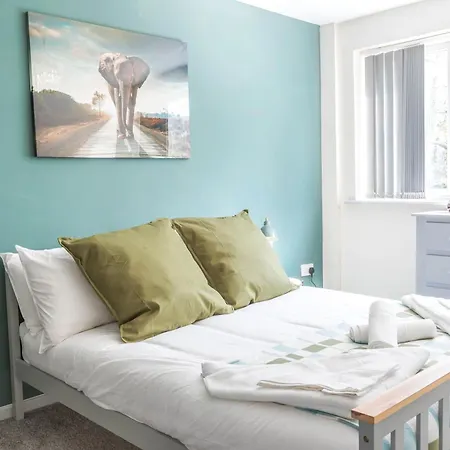 Forest View- Oasis Mural -didsbury Zen Sleeps 10