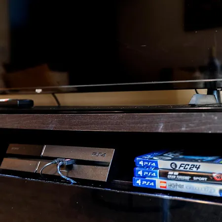 Forest View- Oasis Mural -didsbury Zen Sleeps 10 Holiday home