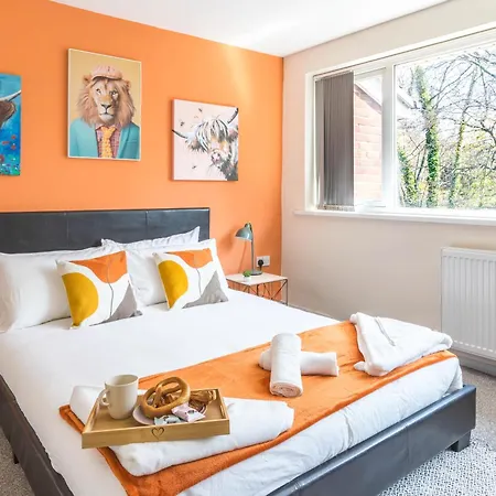 Holiday home Forest View- Oasis Mural -didsbury Zen Sleeps 10 *