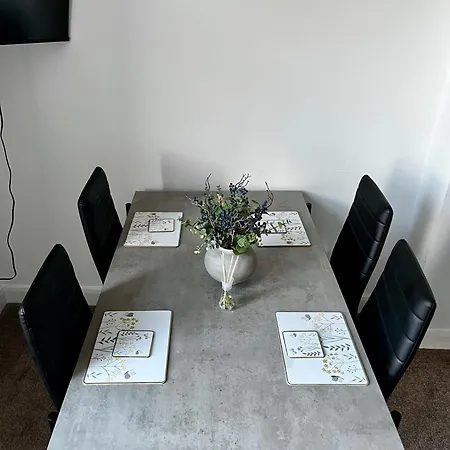 Apartment The Failsworth Collection - Stylish With Free Parking *