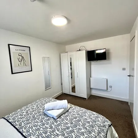Apartment The Failsworth Collection - Stylish With Free Parking