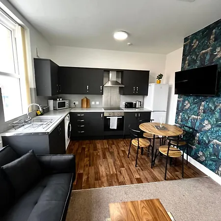 The Failsworth Collection - Stylish With Free Parking *