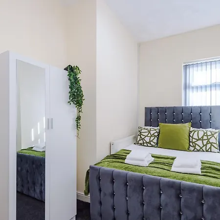 Comfy 3bd, Sleeps 8, Ideal For Weekend & Business, Nr Coop Live & Etihad Stadium, Free Parking And Wifi Holiday home