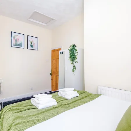 Comfy 3bd, Sleeps 8, Ideal For Weekend & Business, Nr Coop Live & Etihad Stadium, Free Parking And Wifi * Manchester