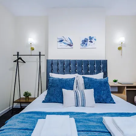 Comfy 3bd, Sleeps 8, Ideal For Weekend & Business, Nr Coop Live & Etihad Stadium, Free Parking And Wifi