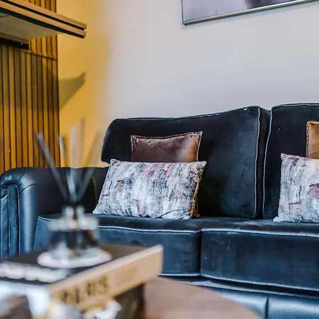 Comfy 3bd, Sleeps 8, Ideal For Weekend & Business, Nr Coop Live & Etihad Stadium, Free Parking And Wifi * Manchester