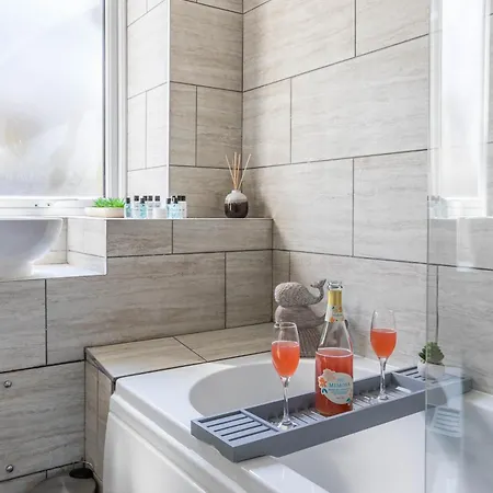 Spacious 4-bed Free Parking Short Or Long Hébergement de vacances Manchester