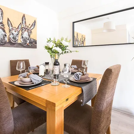 Сasa de vacaciones Spacious 4-bed Free Parking Short Or Long Mánchester