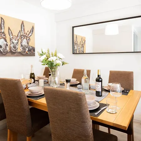 Spacious 4-bed Free Parking Short Or Long Hébergement de vacances