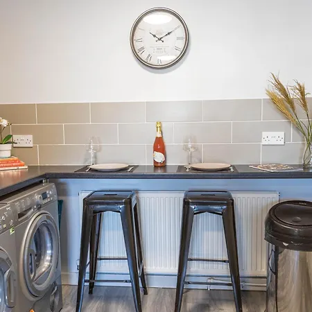 Spacious 4-bed Free Parking Short Or Long * Manchester