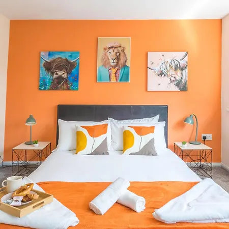 Spacious 4-bed Free Parking Short Or Long Сasa de vacaciones *