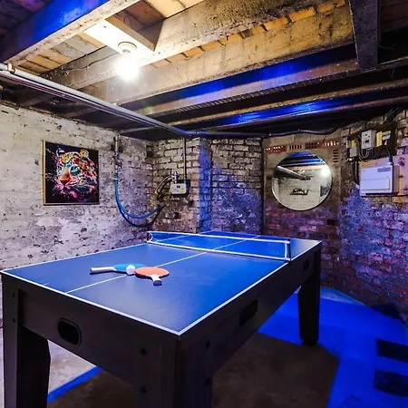 New Games Room, Large House, Free Park Holiday home