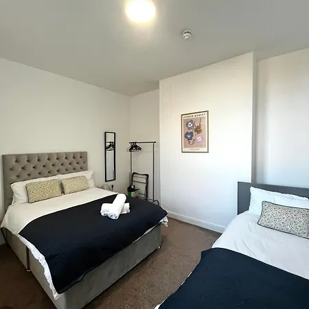 The Failsworth Collection - Stylish With Free Parking Manchester
