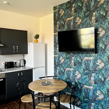 Apartment The Failsworth Collection - Stylish With Free Parking *