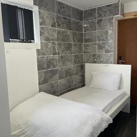 Rahman Albergue Manchester