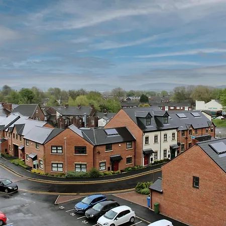 Escape - Private & Bathroom Near Etihad And Coop Arena - Free Secure Parking Homestay *