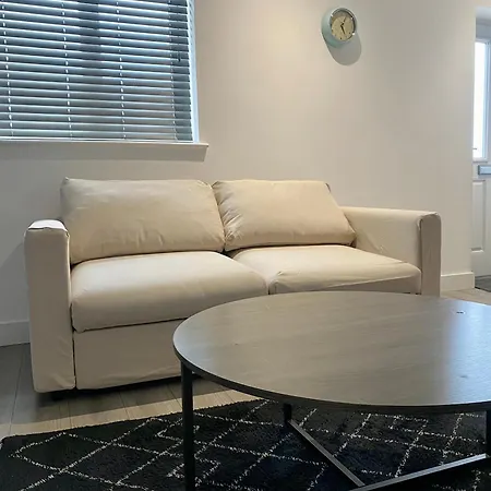 4 Apartment *