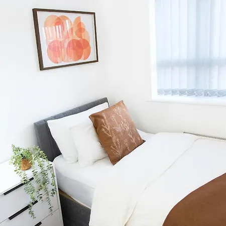 Bright & Luxurious With Garden Apartment *