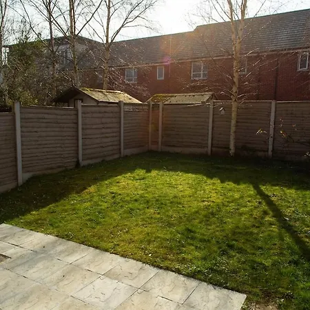 Bright & Luxurious With Garden Apartment *
