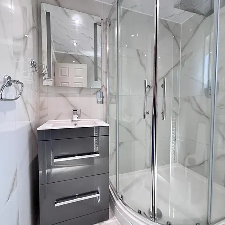 Apartment Luxury 5br With Access *