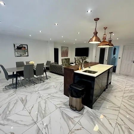 Luxury 5br With Access Manchester